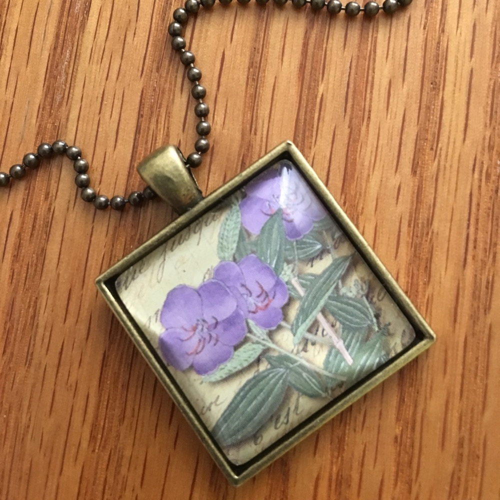 🔴 Purple Flowers Square Pendant Necklace